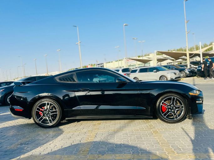 Подержанный Ford Mustang VI Рестайлинг, 2.3 л, 2020 в Шардже от Kandy Cars Черный цвет. Американская | AUTO.AE