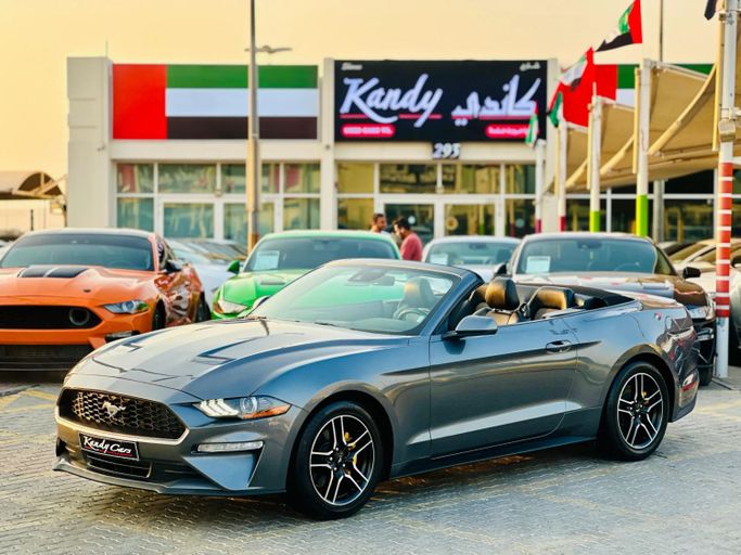Подержанный Ford Mustang VI Рестайлинг, 2.3 л, 2021 в Шардже от Kandy Cars Серый цвет. Американская | AUTO.AE