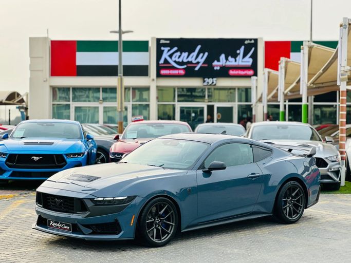 Подержанный Ford Mustang Dark Horse VII, 5.0 л, 2024 в Шардже от Kandy Cars Серый цвет. Американская | AUTO.AE