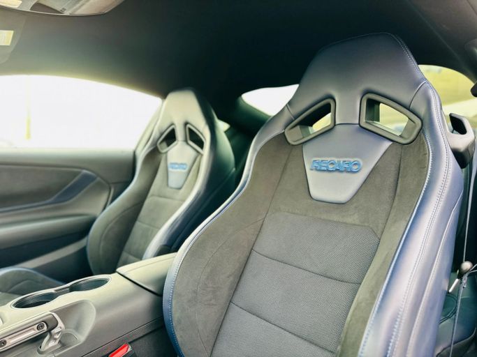 Подержанный Ford Mustang Dark Horse VII, 5.0 л, 2024 в Шардже от Kandy Cars Серый цвет. Американская | AUTO.AE