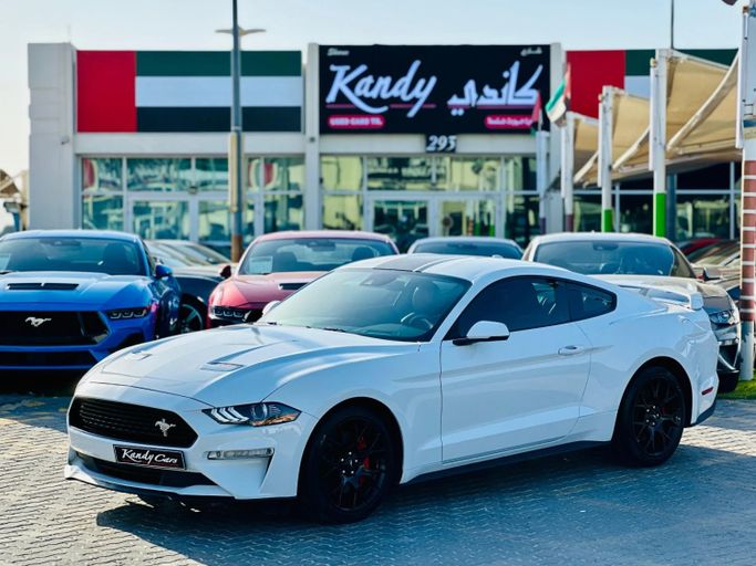 Подержанный Ford Mustang VI Рестайлинг, 2.3 л, 2020 в Шардже от Kandy Cars Белый цвет. Американская | AUTO.AE