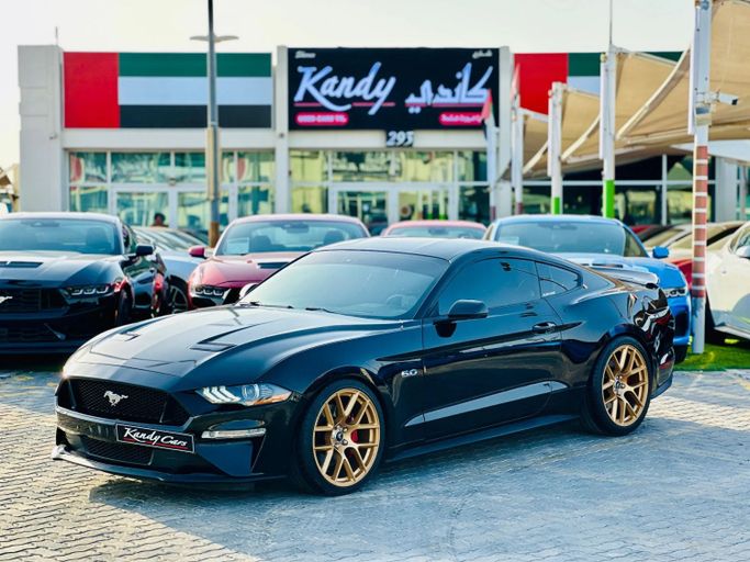 Подержанный Ford Mustang VI, 5.0 л, 2015 в Шардже от Kandy Cars Черный цвет. Американская | AUTO.AE