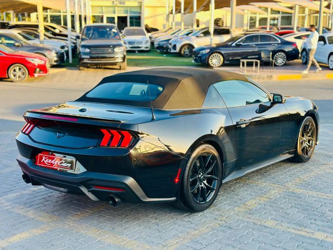 Подержанный Ford Mustang VII, 2.3 л, 2024 в Шардже от Kandy Cars Черный цвет. Американская | AUTO.AE