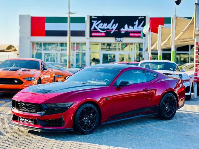 Подержанный Ford Mustang GT Performance VII, 5.0 л, 2024 в Шардже от Kandy Cars Красный цвет. Американская | AUTO.AE
