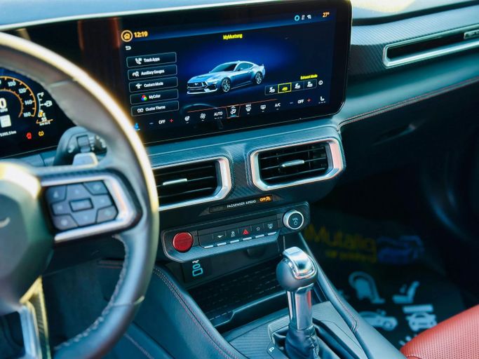 Подержанный Ford Mustang GT Performance VII, 5.0 л, 2024 в Шардже от Kandy Cars Красный цвет. Американская | AUTO.AE