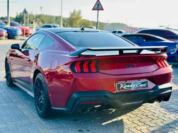 Подержанный Ford Mustang GT Performance VII, 5.0 л, 2024 в Шардже от Kandy Cars Красный цвет. Американская | AUTO.AE