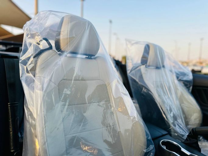 Подержанный Ford Mustang VI Рестайлинг, 5.0 л, 2020 в Шардже от Kandy Cars Серебристый цвет. Американская | AUTO.AE