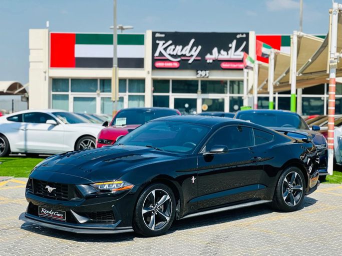 Подержанный Ford Mustang VI Рестайлинг, 2.3 л, 2020 в Шардже от Kandy Cars Черный цвет. Американская | AUTO.AE