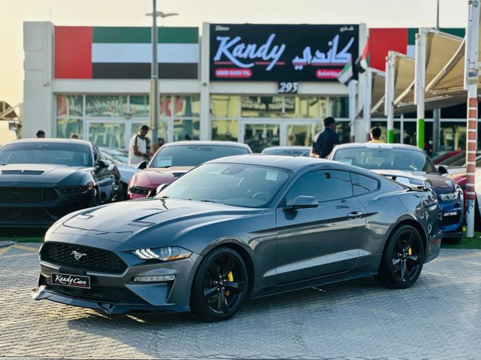 Подержанный Ford Mustang VI Рестайлинг, 2.3 л, 2021 в Шардже от Kandy Cars Серый цвет. Американская | AUTO.AE