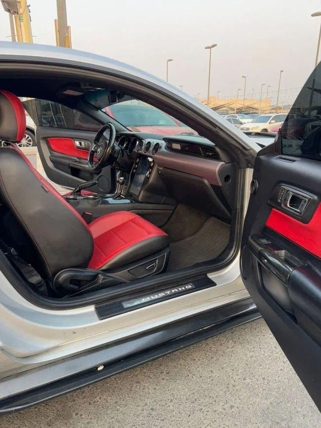 Used Ford Mustang VI Facelift, 5.0 l, 2017 in Sharjah by Titanium Used Cars, Silver color. American Specs | AUTO.AE