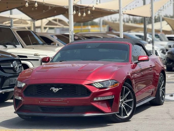 Подержанный Ford Mustang VI Рестайлинг, 2.3 л, 2019 в Шардже от Al Suraj Al Muneer Used Cars Бордовый цвет.  | AUTO.AE
