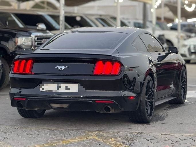 Подержанный Ford Mustang VI, 2.3 л, 2017 в Шардже от Al Suraj Al Muneer Used Cars Черный цвет. GCC | AUTO.AE