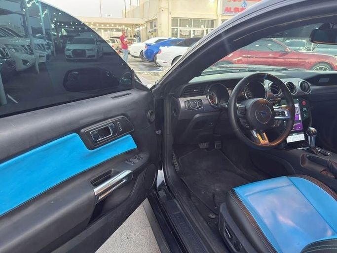 Подержанный Ford Mustang VI, 2.3 л, 2017 в Шардже от Al Suraj Al Muneer Used Cars Черный цвет. GCC | AUTO.AE