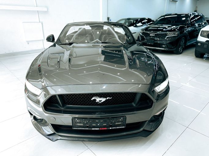 Подержанный Ford Mustang VI, 5.0 л, 2015 в Шардже от Ryno Cars Серый цвет. GCC | AUTO.AE
