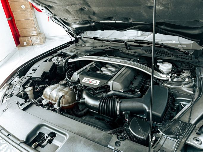 Подержанный Ford Mustang VI, 5.0 л, 2015 в Шардже от Ryno Cars Серый цвет. GCC | AUTO.AE