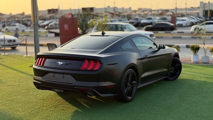 Подержанный Ford Mustang VI Рестайлинг, 2.3 л, 2021 в Шардже от Badar Used Cars Черный цвет.  | AUTO.AE