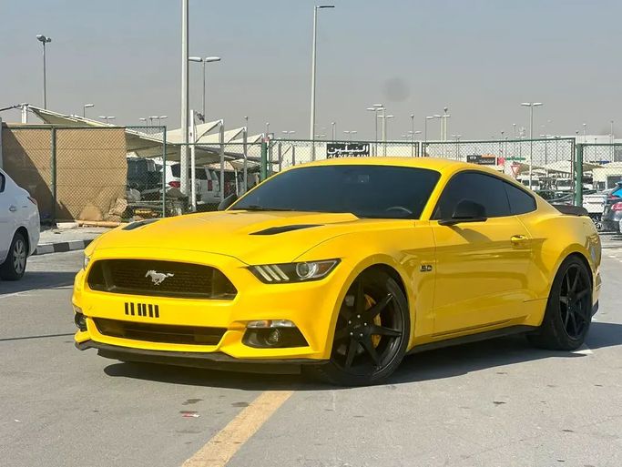 Подержанный Ford Mustang GT VI, 5.0 л, 2015 в Шардже от Zone Used Cars Желтый цвет. GCC | AUTO.AE