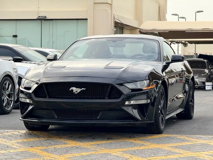 Подержанный Ford Mustang VI Рестайлинг, 2.3 л, 2019 в Шардже от ASAL ALHAIBAH USED CARS Черный цвет. Американская | AUTO.AE