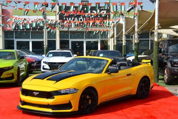 مستعملة Ford Mustang EcoBoost فيس ليفت السادس, 2.3 l, 2021 في في الشارقة من Wadishee Used Cars، اللون أصفر. المواصفات الأمريكية | AUTO.AE | إعلان #254719