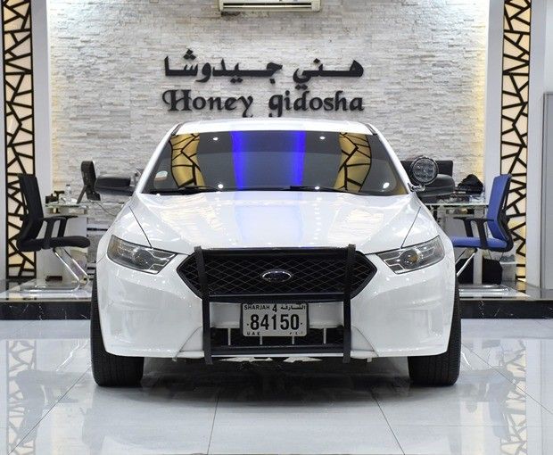 Подержанный Ford Taurus VI Рестайлинг, 3.5 л, 2017 в Шардже от Honey Gidosha Used Cars Tr. Белый цвет.  | AUTO.AE