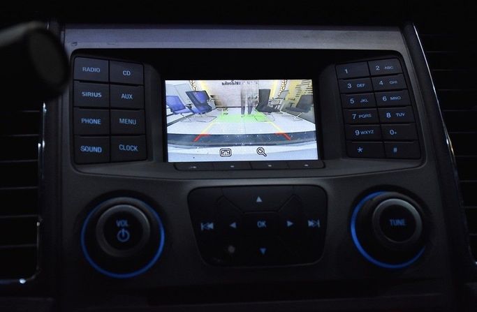 Подержанный Ford Taurus VI Рестайлинг, 3.5 л, 2017 в Шардже от Honey Gidosha Used Cars Tr. Белый цвет.  | AUTO.AE