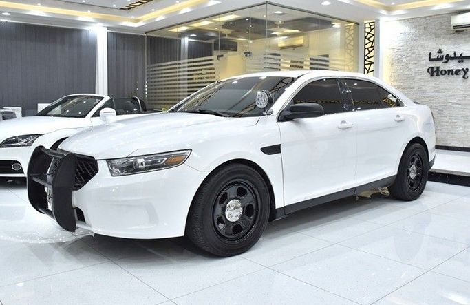 Подержанный Ford Taurus VI Рестайлинг, 3.5 л, 2017 в Шардже от Honey Gidosha Used Cars Tr. Белый цвет.  | AUTO.AE