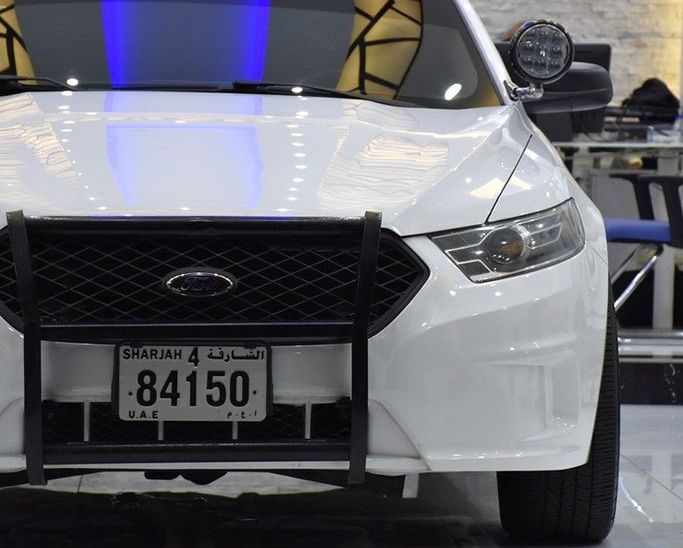 Подержанный Ford Taurus VI Рестайлинг, 3.5 л, 2017 в Шардже от Honey Gidosha Used Cars Tr. Белый цвет.  | AUTO.AE