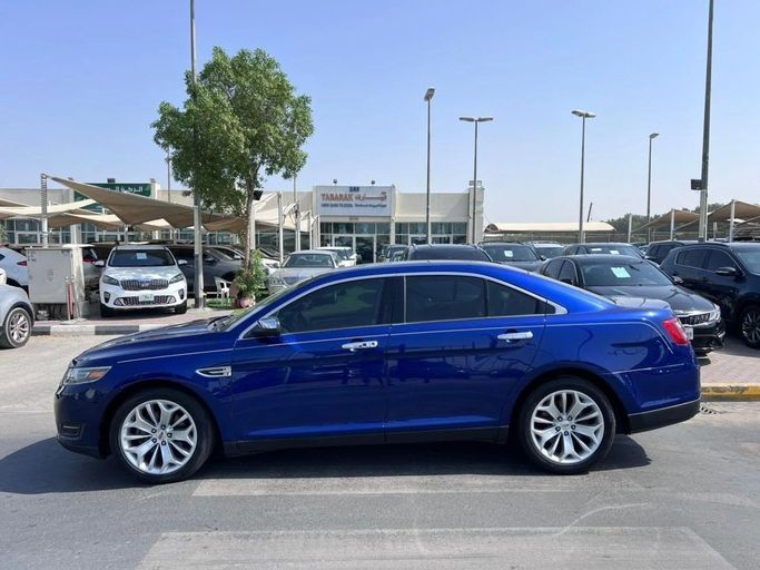 Подержанный Ford Taurus VI Рестайлинг, 3.5 л, 2015 в Шардже от Tabarak Used Cars Синий цвет. Американская | AUTO.AE