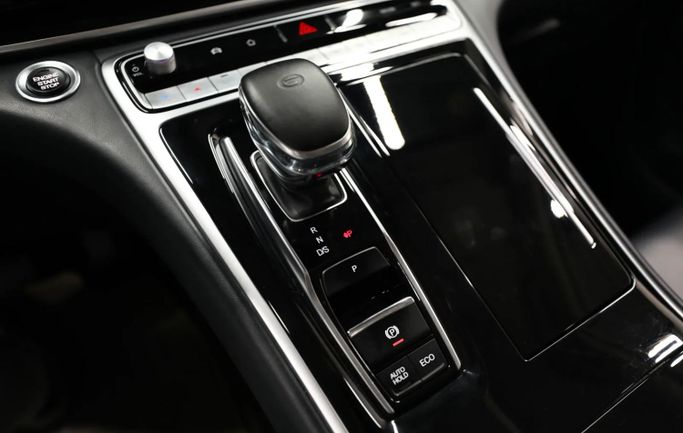 Подержанный GAC GN8 I, 2.0 л, 2023 в Шардже от Al Qassem Cars Trading Черный цвет. GCC | AUTO.AE