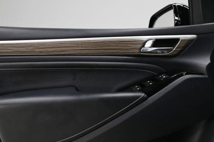 Подержанный GAC GN8 I, 2.0 л, 2023 в Шардже от Al Qassem Cars Trading Черный цвет. GCC | AUTO.AE