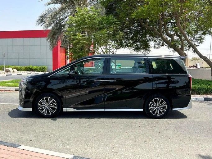 Новый GAC M8, 2.0 л, 2025 в Шардже от First Choice Cars Черный цвет. GCC | AUTO.AE