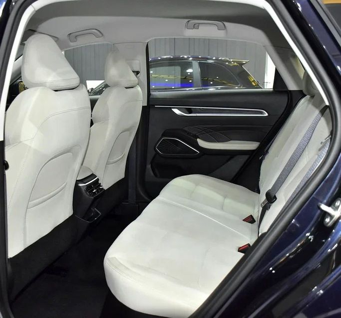 Подержанный Geely Emgrand II, 1.5 л, 2024 в Шардже от Honey Gidosha Used Cars Tr. Синий цвет. GCC | AUTO.AE