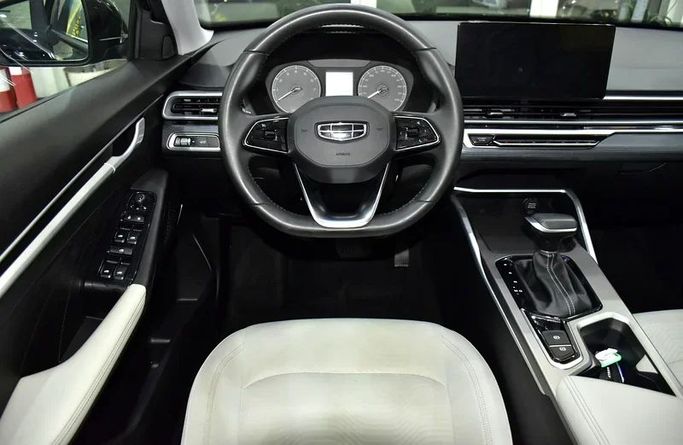 Подержанный Geely Emgrand II, 1.5 л, 2024 в Шардже от Honey Gidosha Used Cars Tr. Синий цвет. GCC | AUTO.AE