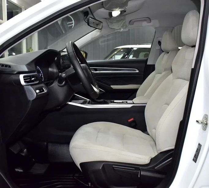 Подержанный Geely Emgrand II, 1.5 л, 2024 в Шардже от Honey Gidosha Used Cars Tr. Белый цвет. GCC | AUTO.AE