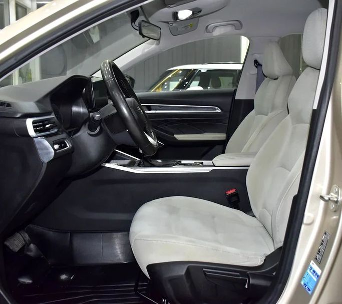 Подержанный Geely Emgrand II, 1.5 л, 2024 в Шардже от Honey Gidosha Used Cars Tr. Золотистый цвет. GCC | AUTO.AE