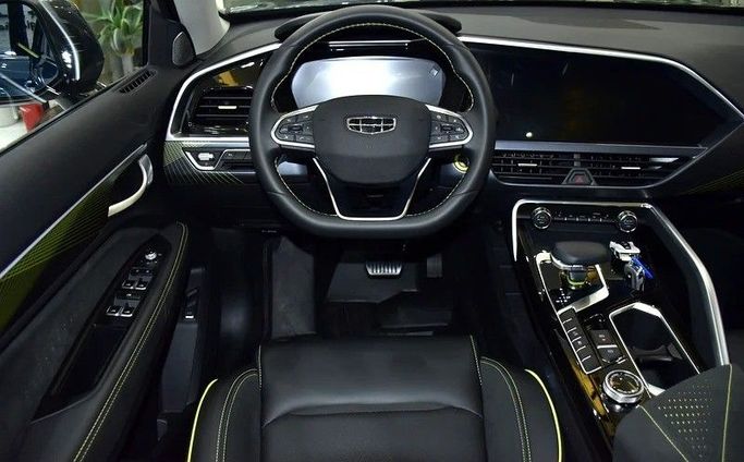 Подержанный Geely Tugella I Рестайлинг, 2.0 л, 2024 в Шардже от Honey Gidosha Used Cars Tr. Серый цвет. GCC | AUTO.AE