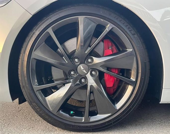 Подержанный Genesis G70 I Рестайлинг, 3.3 л, 2022 в Шардже от Al Nukhba Al Malakyah Used Cars Белый цвет. Американская | AUTO.AE