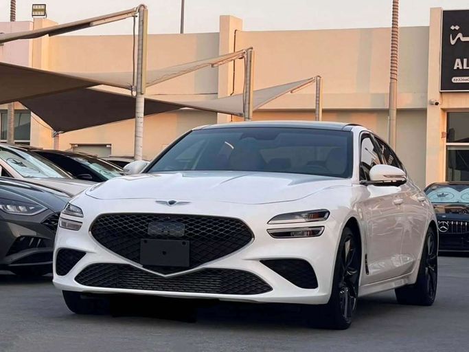Подержанный Genesis G70 I Рестайлинг, 3.3 л, 2022 в Шардже от Al Nukhba Al Malakyah Used Cars Белый цвет. Американская | AUTO.AE