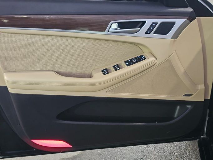 Подержанный Genesis G80 I, 3.8 л, 2015 в Шардже от Al Helal Al Abyadh Used Cars Черный цвет. Американская | AUTO.AE