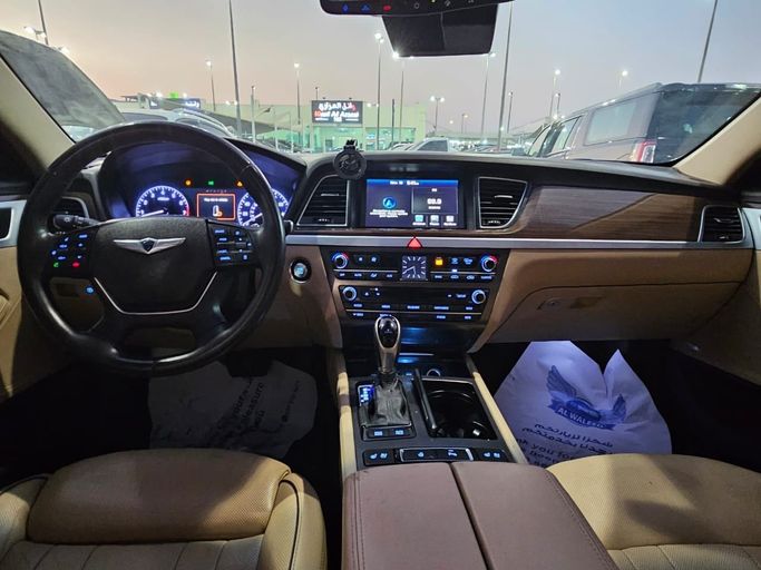 Подержанный Genesis G80 I, 3.8 л, 2015 в Шардже от Al Helal Al Abyadh Used Cars Черный цвет. Американская | AUTO.AE