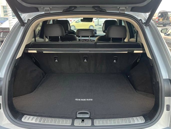 Подержанный Genesis GV70 I Рестайлинг, 2.5 л, 2025 в Шардже от Al Nukhba Al Malakyah Used Cars Серебристый цвет. Американская | AUTO.AE