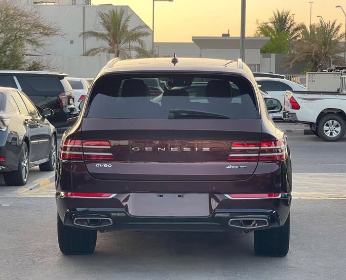 Подержанный Genesis GV80 I, 3.5 л, 2021 в Шардже от Al Nukhba Al Malakyah Used Cars Бордовый цвет. Американская | AUTO.AE
