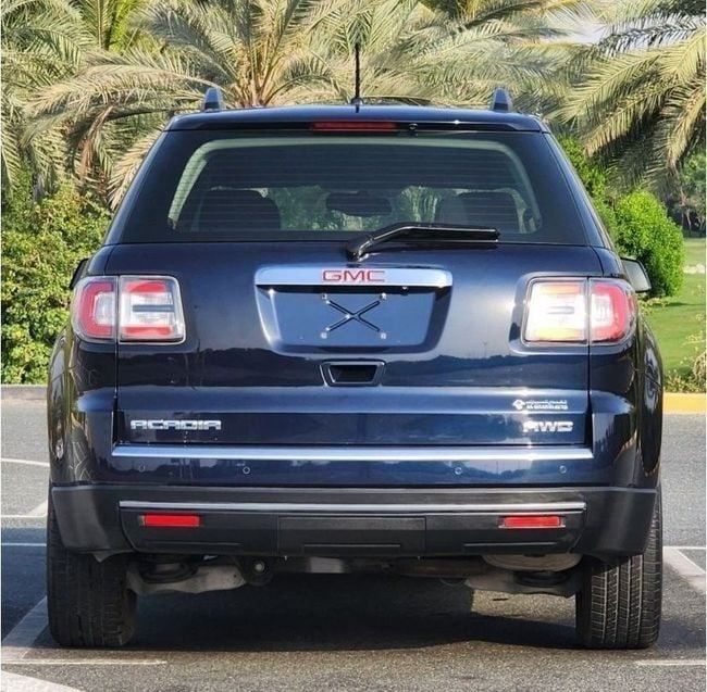 Подержанный GMC Acadia I Рестайлинг, 3.6 л, 2016 в Шардже от Nassem Al Sham Used Cars Синий цвет. GCC | AUTO.AE