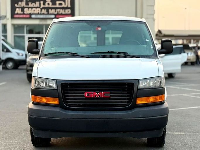 Подержанный GMC Savana I Рестайлинг, 6.6 л, 2021 в Шардже от Al Saqr Al Mutaliq Белый цвет. GCC | AUTO.AE