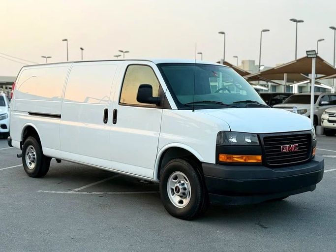 Подержанный GMC Savana I Рестайлинг, 6.6 л, 2021 в Шардже от Al Saqr Al Mutaliq Белый цвет. GCC | AUTO.AE