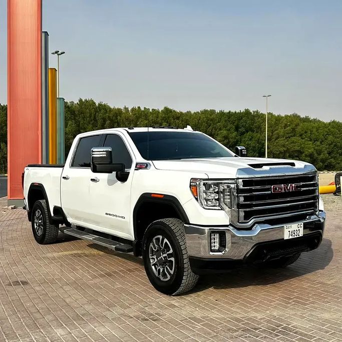 Подержанный GMC Sierra HD IV, 6.6 л, 2023 в Шардже от Golden Desert Used Car Белый цвет.  | AUTO.AE | Объявление #263128