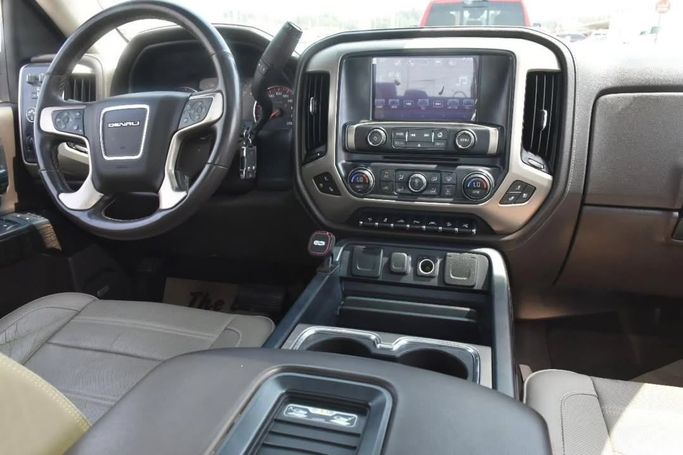 Подержанный GMC Sierra III (K2XX) Рестайлинг, 5.3 л, 2016 в Шардже от Alfaris Used Cars Серый цвет. GCC | AUTO.AE