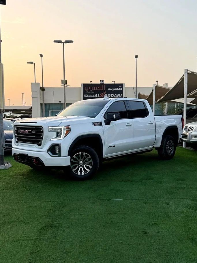 Used GMC Sierra IV, 4.3 l, 2021 in Sharjah by Ahmad alkhodari Motors, White color. GCC Specs | AUTO.AE