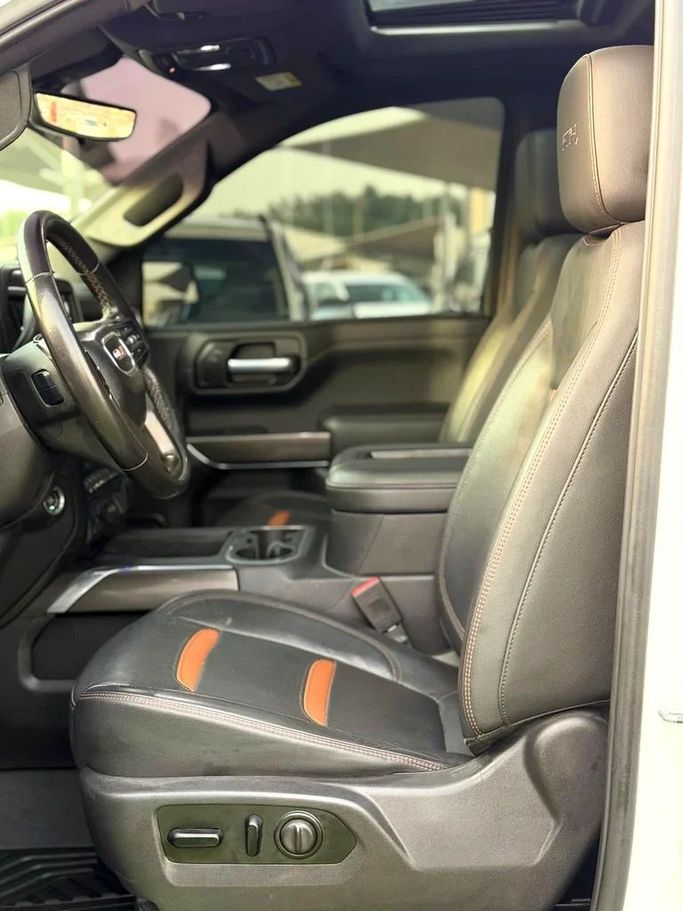 Used GMC Sierra IV, 4.3 l, 2021 in Sharjah by Ahmad alkhodari Motors, White color. GCC Specs | AUTO.AE