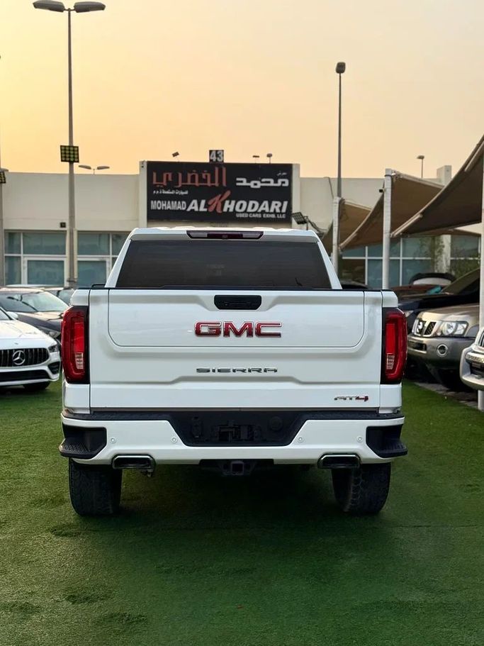 Used GMC Sierra IV, 4.3 l, 2021 in Sharjah by Ahmad alkhodari Motors, White color. GCC Specs | AUTO.AE